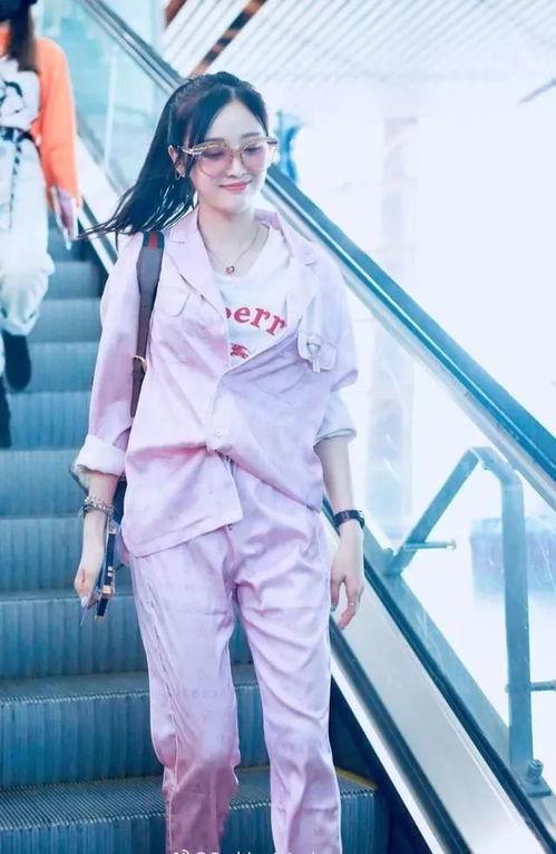 女明星睡衣风,女明星们的私密时尚演绎