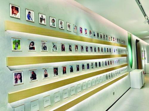 网红公司展示墙,墙上的璀璨星河