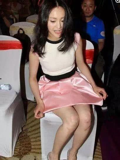 女明星短裙走光,女明星短裙走光引发热议