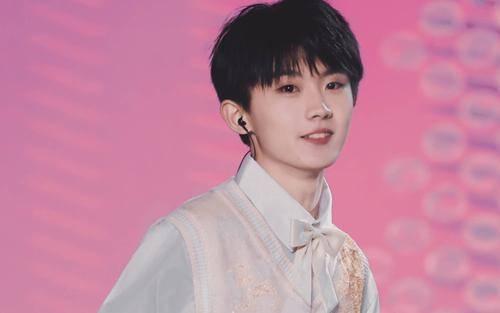 明星马嘉祺,闪耀星途，青春偶像的蜕变之路